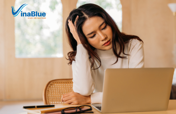 Người làm việc với cường độ cao thường dễ tích tụ nhiều độc tố trong người được khuyến khích nên dùng miếng dán thải độc chân