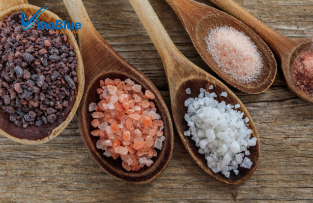 Nước muối pha lỗi giúp kích thích đường ruột đào thải cặn bã từ bên trong